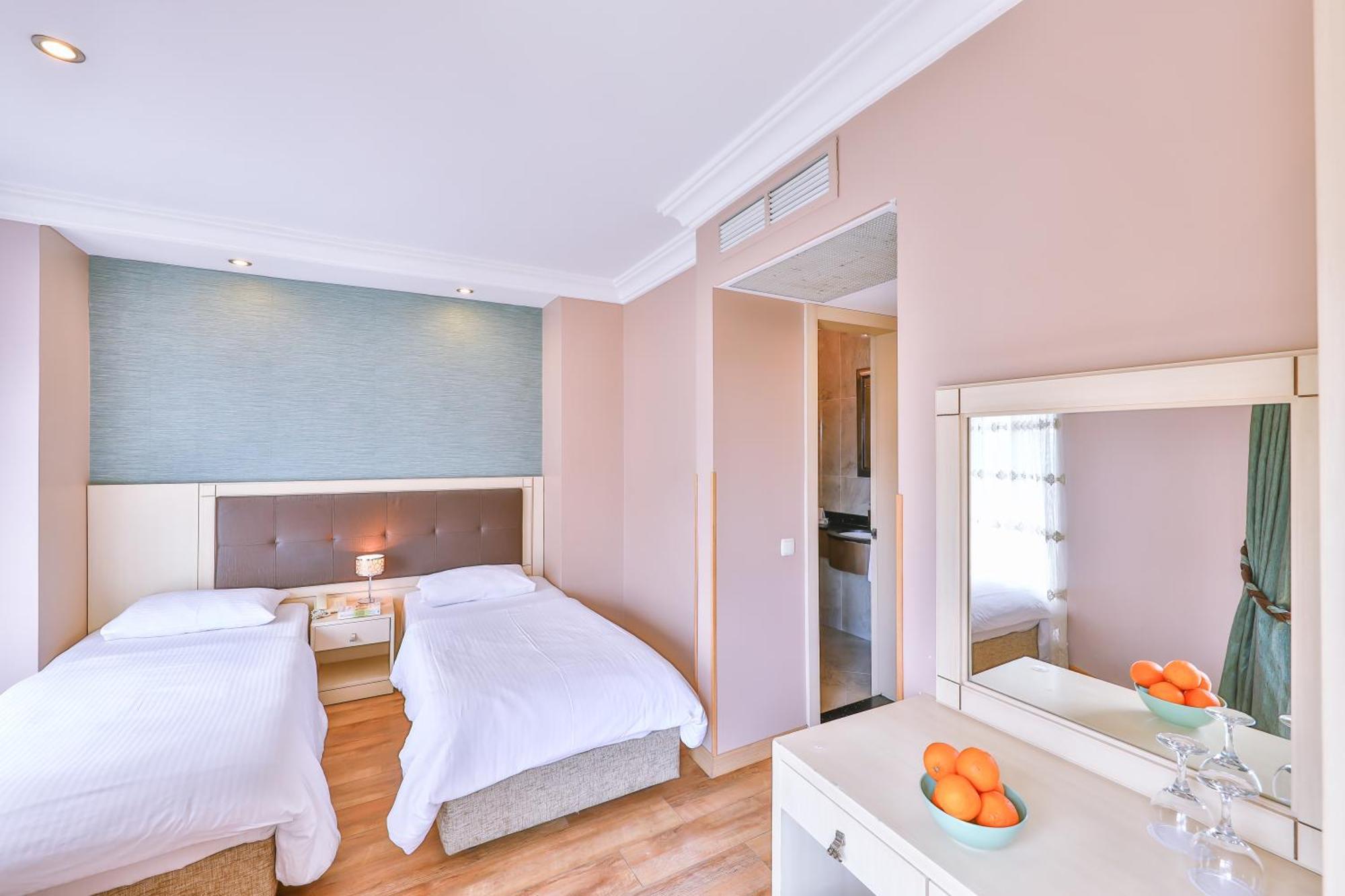Buyukada Princess Hotel อดาลาร์ ภายนอก รูปภาพ