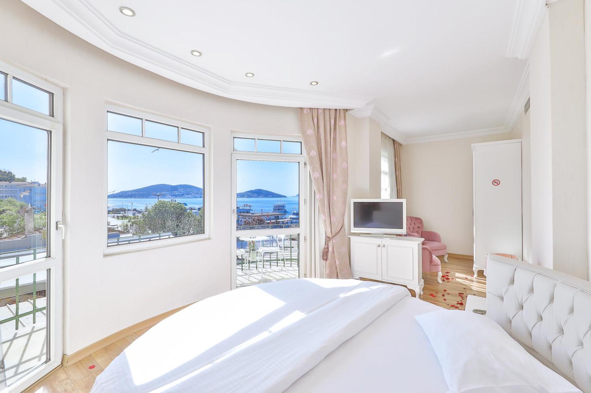 Buyukada Princess Hotel อดาลาร์ ภายนอก รูปภาพ