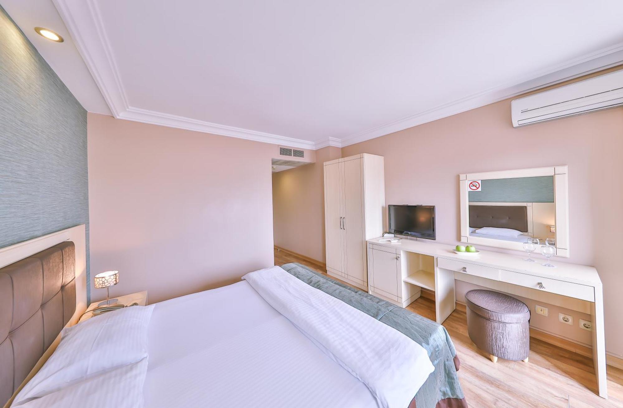 Buyukada Princess Hotel อดาลาร์ ภายนอก รูปภาพ