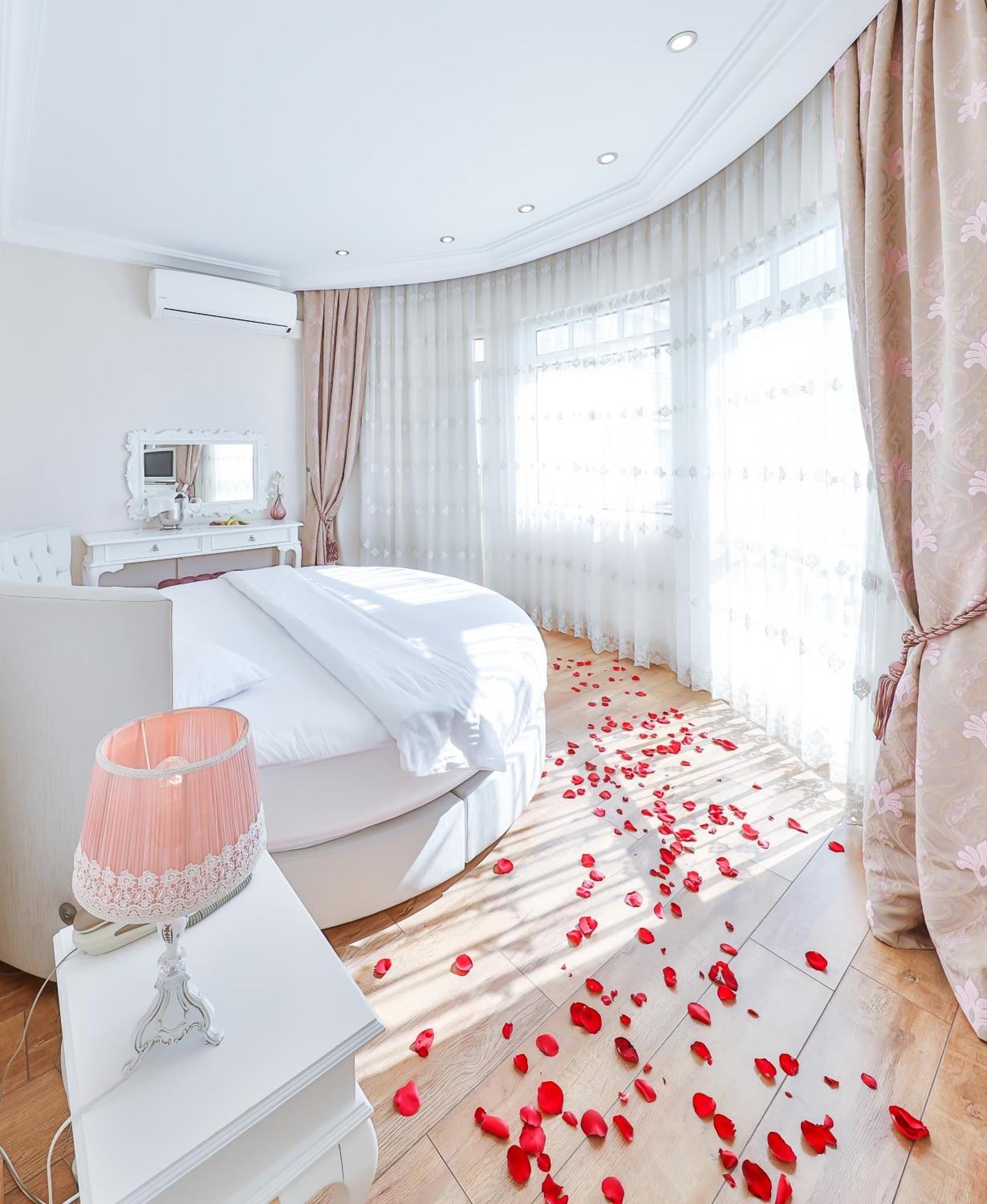 Buyukada Princess Hotel อดาลาร์ ภายนอก รูปภาพ