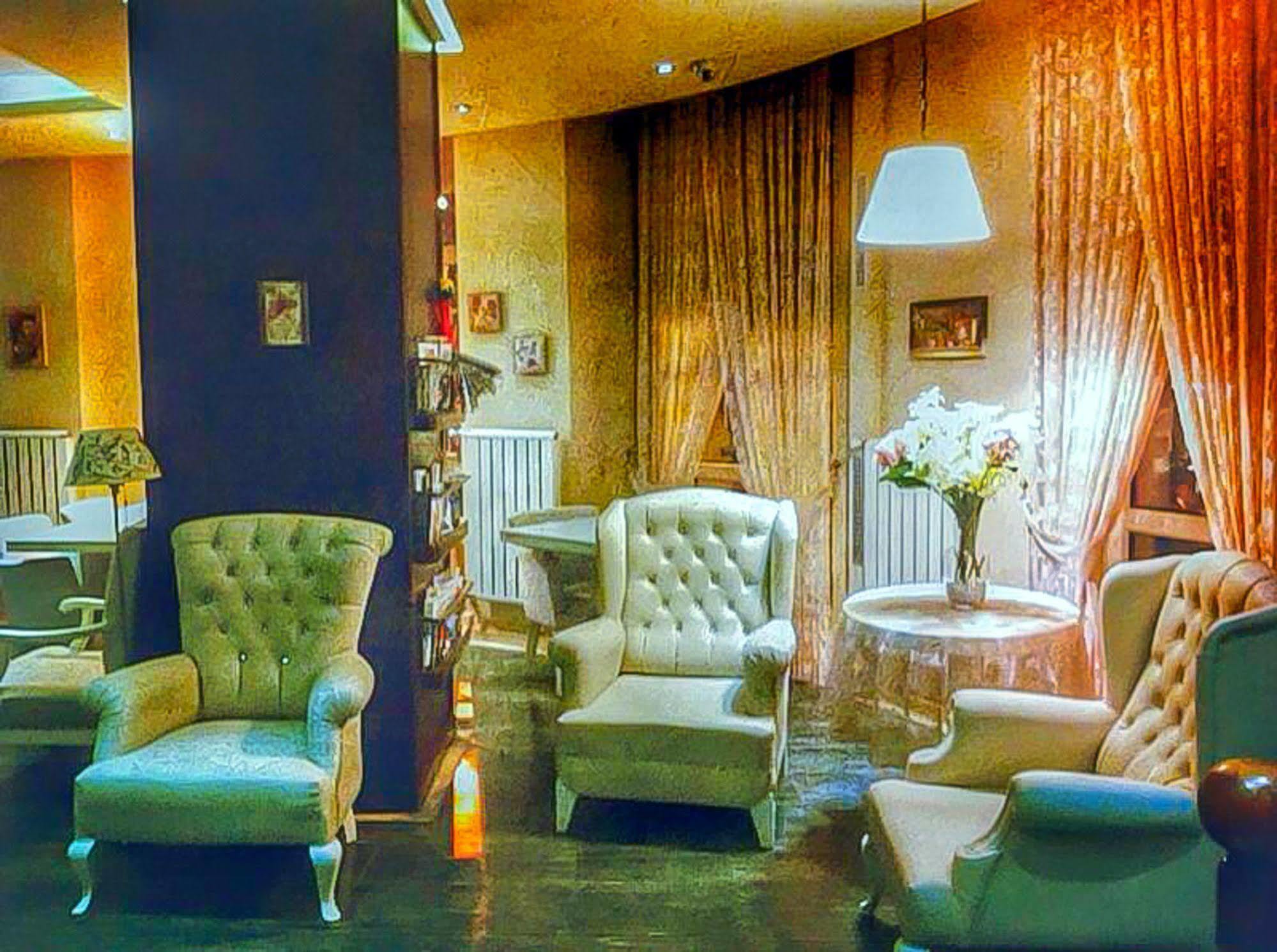 Buyukada Princess Hotel อดาลาร์ ภายนอก รูปภาพ