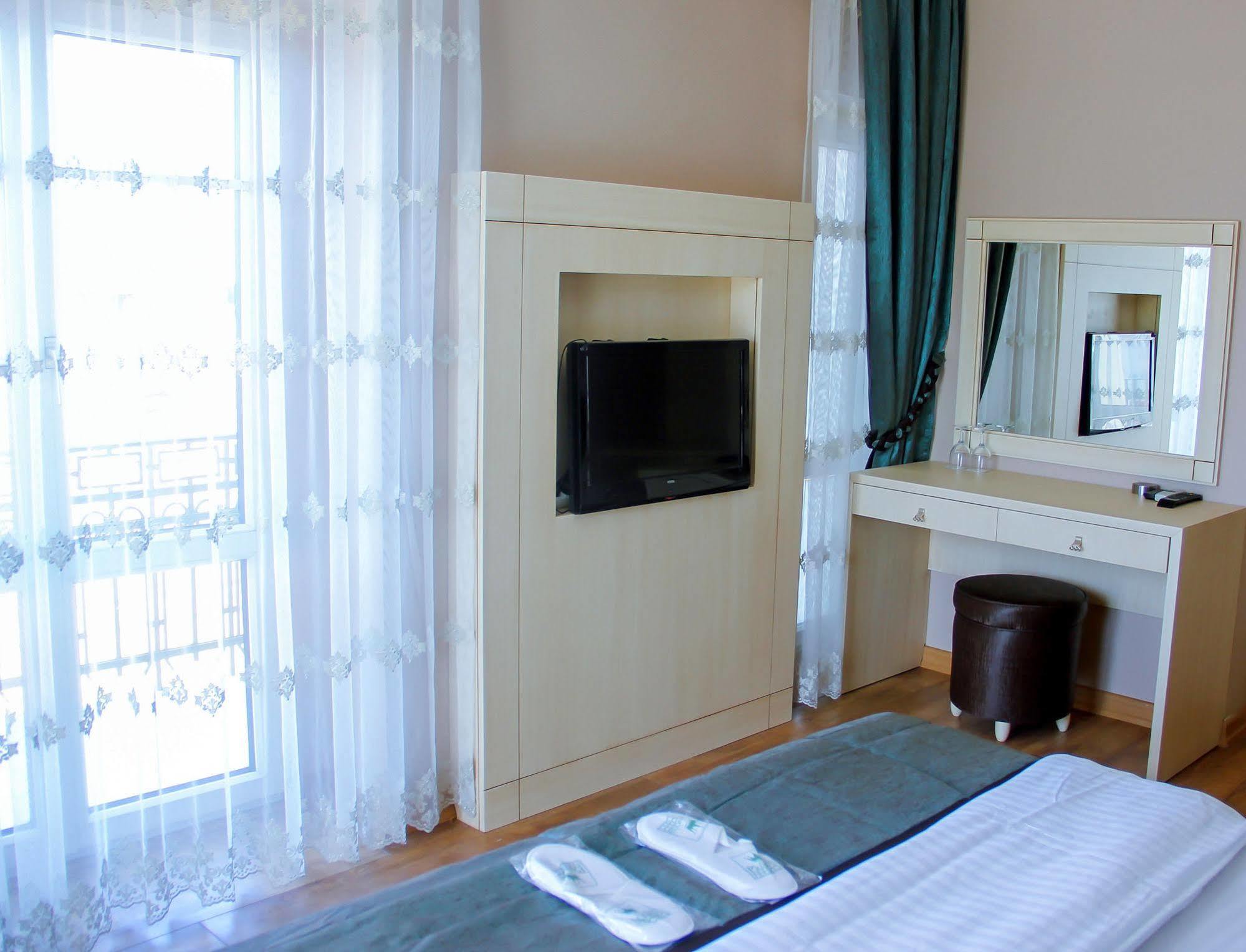 Buyukada Princess Hotel อดาลาร์ ภายนอก รูปภาพ