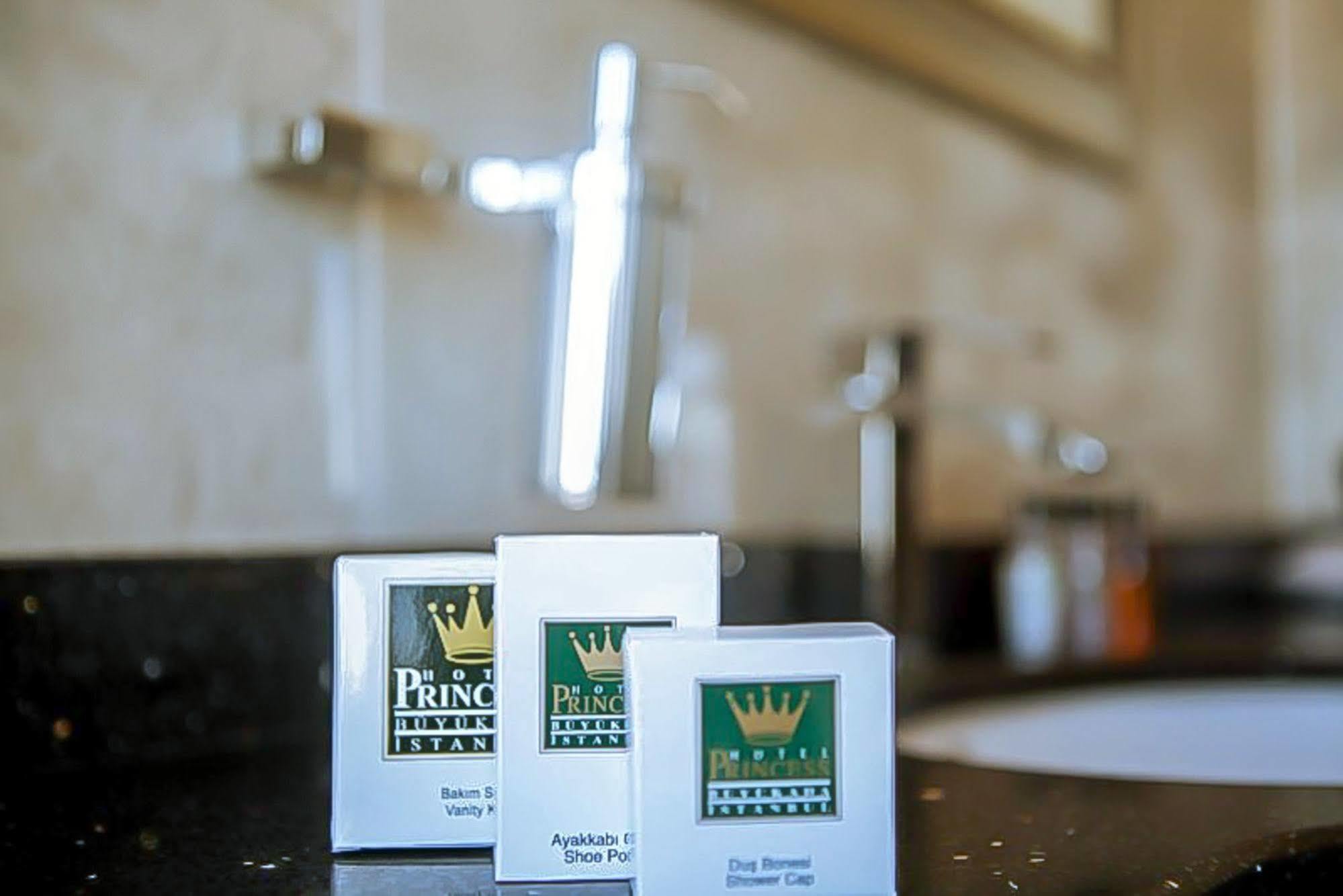 Buyukada Princess Hotel อดาลาร์ ภายนอก รูปภาพ