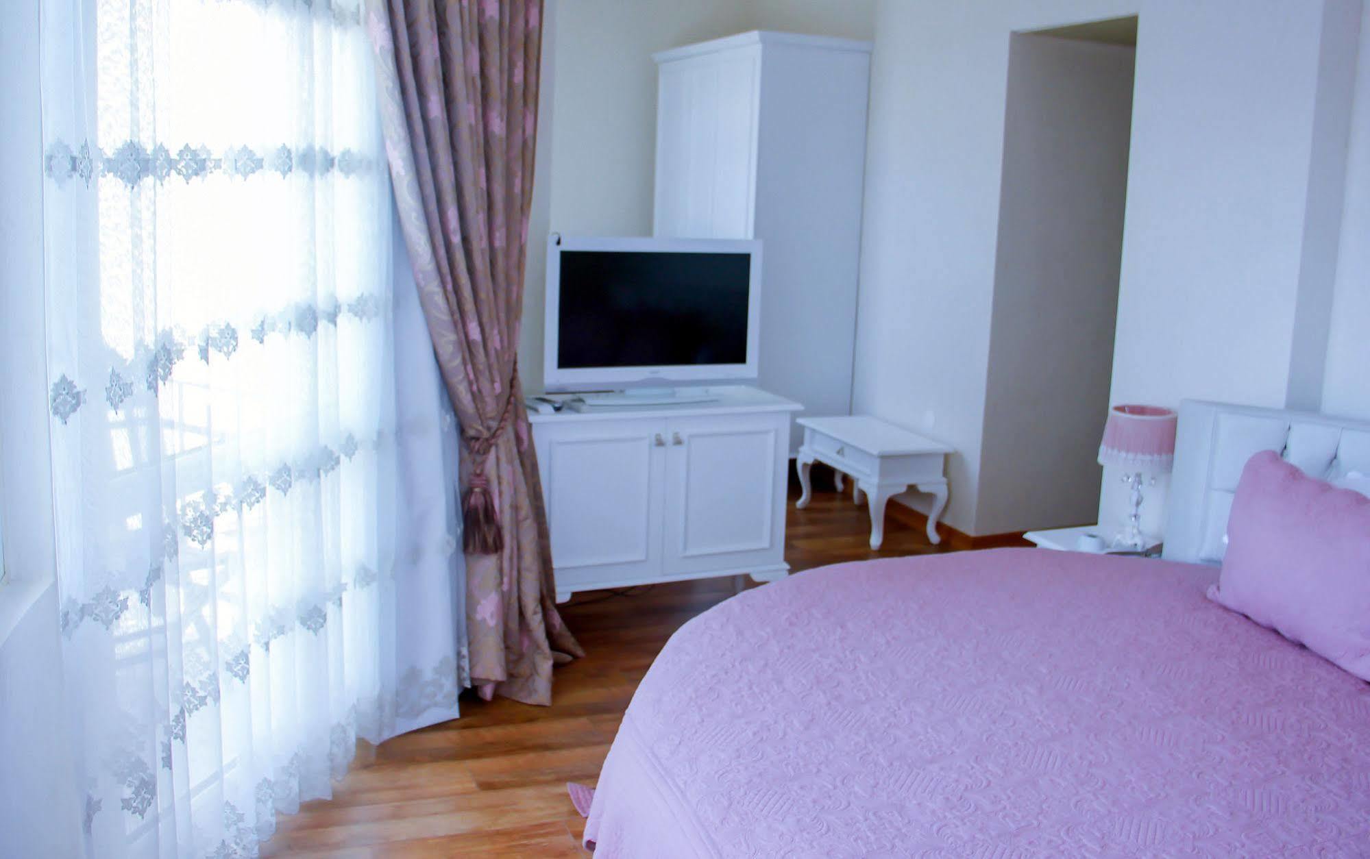 Buyukada Princess Hotel อดาลาร์ ภายนอก รูปภาพ