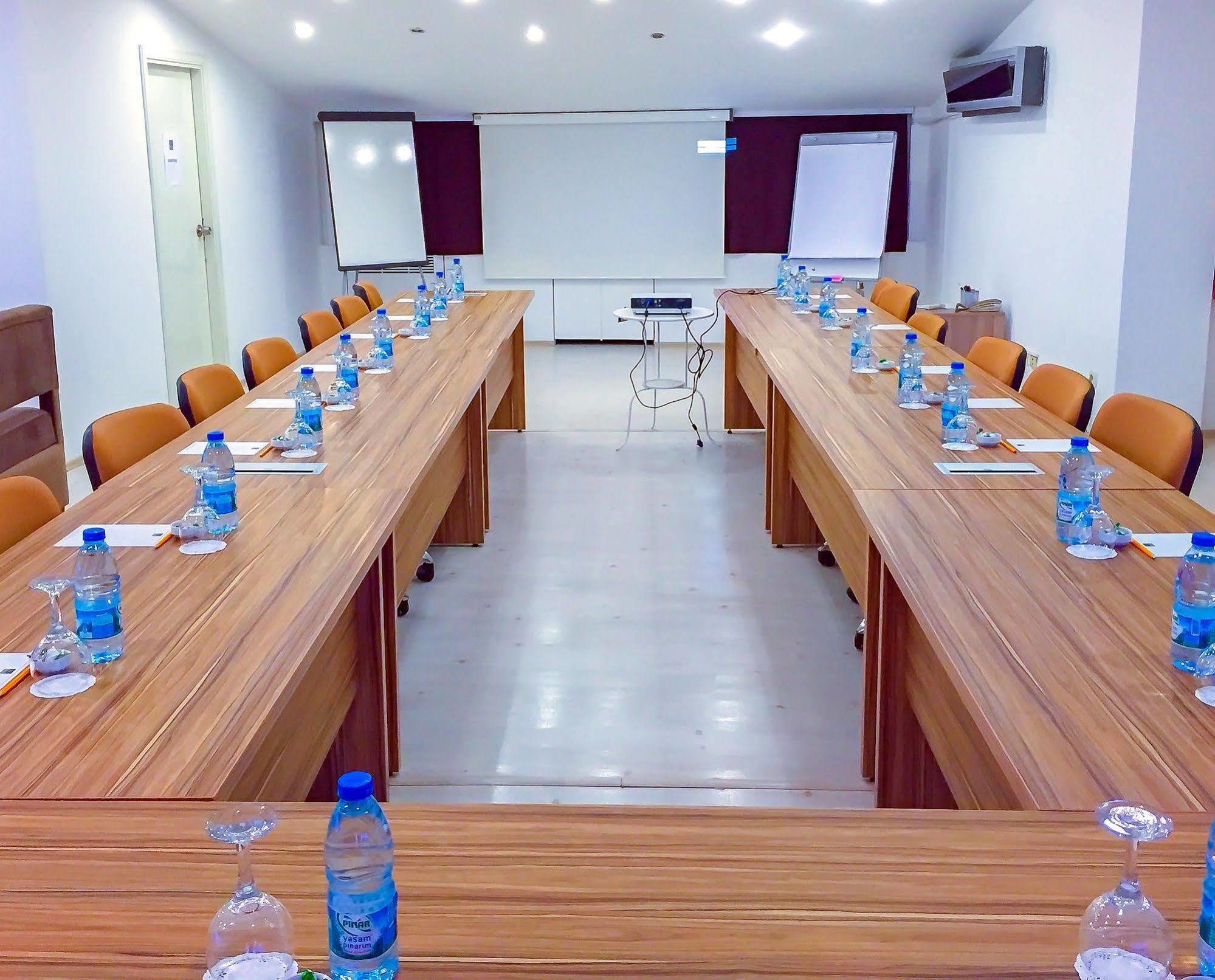 Buyukada Princess Hotel อดาลาร์ ภายนอก รูปภาพ