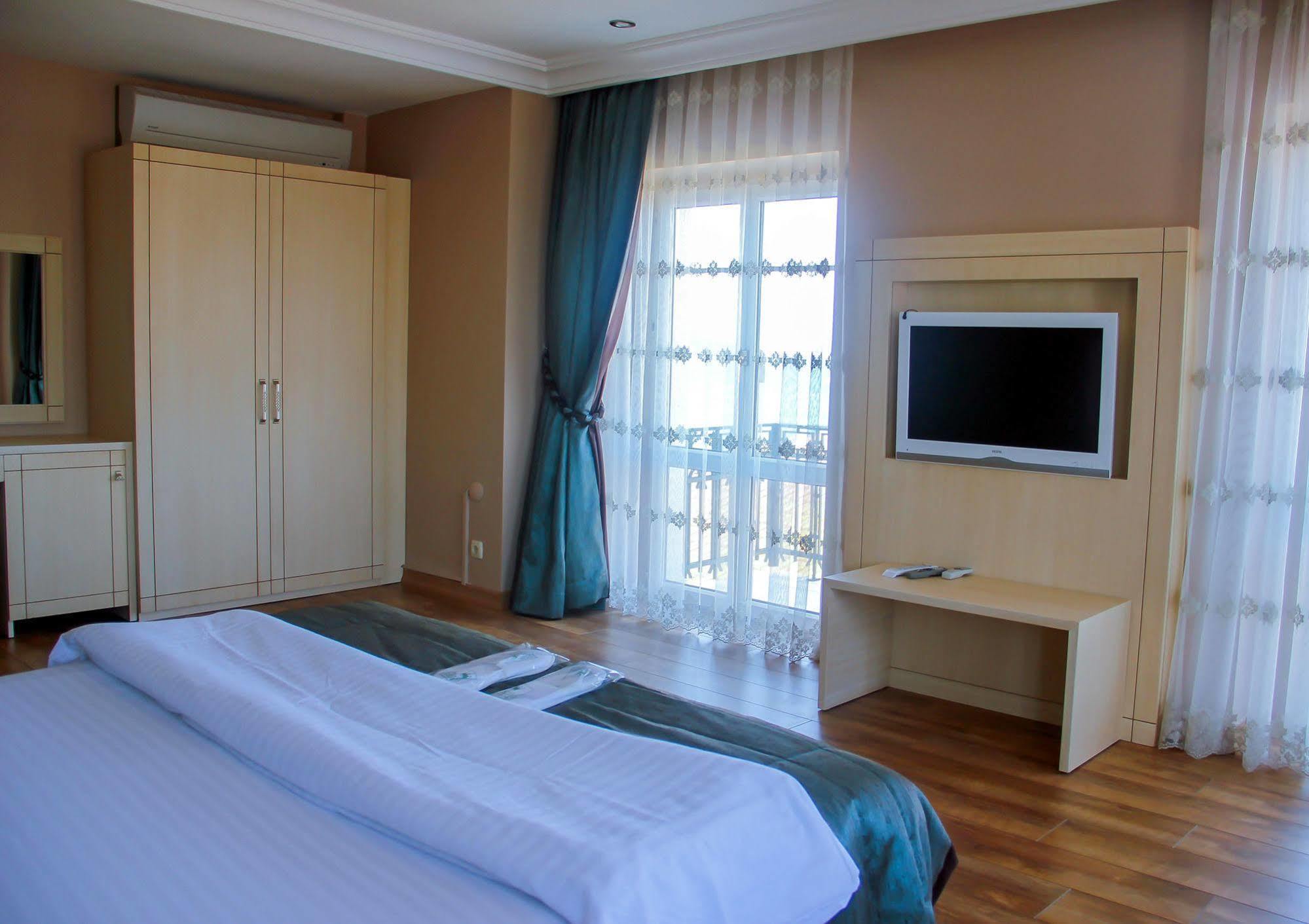 Buyukada Princess Hotel อดาลาร์ ภายนอก รูปภาพ